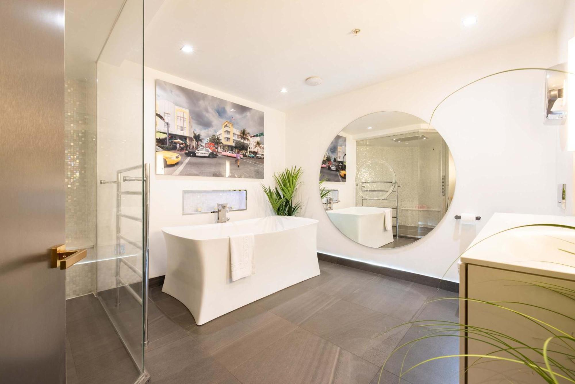 Amazingly Luxurious Loft Apartment, Soho - 3 Bedrooms, 2 Bath & Office London Exterior photo