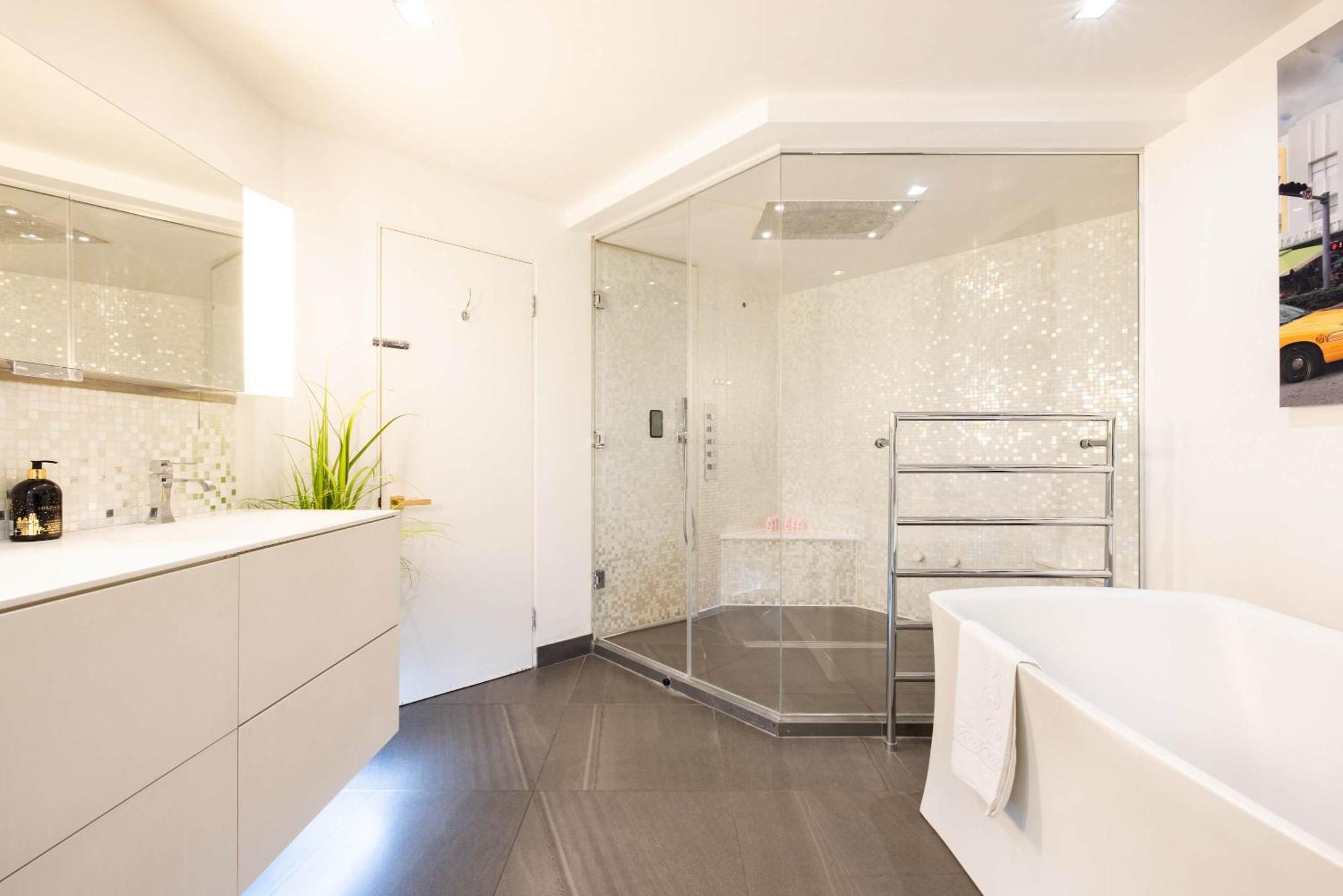 Amazingly Luxurious Loft Apartment, Soho - 3 Bedrooms, 2 Bath & Office London Exterior photo